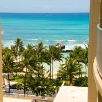 Двухместный (Номер с 2 двуспальными кроватями, частичный вид на океан — Посещение клуба) отеля Aston Waikiki Beach Hotel, Гонолулу