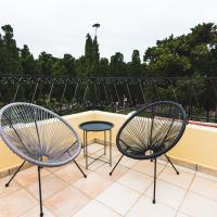 Трехместный (Классический двухуровневый номер с балконом) гостевого дома Casa De La Sera, Родос