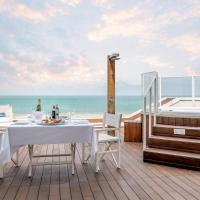 Сьюит (Suite With Sea View And Outdoor Jacuzzi) отеля Trampolines Suite Hotel, Риччоне