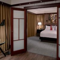 Сьюит (Prestige King Suite - Corner Room) отеля Sofitel Philadelphia at Rittenhouse Square, Филадельфия