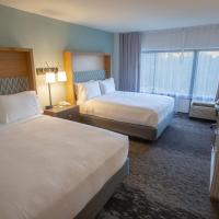 Семейный (Superior Queen Room with Two Queen Beds (No Resort Fee)) отеля Holiday Inn Orlando International Airport, an IHG Hotel, Орландо