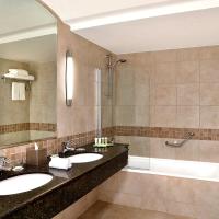 Сьюит (Полулюкс) отеля Courtyard by Marriott Dubai, Green Community, Дубай