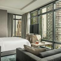 Трехместный (Номер с кроватью размера «king-size» и видом на город) отеля Four Seasons Hotel Kuala Lumpur, Куала-Лумпур