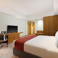 Двухместный (Club King Room - Accessible/Non-Smoking) отеля Holiday Inn & Suites Jakarta Gajah Mada, Джакарта