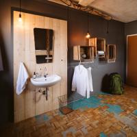 Двухместный (Отдельный двухместный номер с 2 отдельными кроватями и общей ванной комнатой) хостела The Keep Eco Residence, Зальцбург