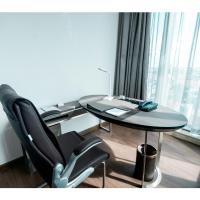 Двухместный (Deluxe King Room with City View - Free Minibar) отеля The Mira Central Park Hotel, Хошимин