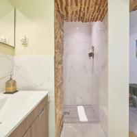 Двухместный (Улучшенный двухместный номер с 1 кроватью) гостевого дома Lisbon Inn Bica Suites, Лиссабон