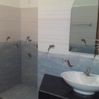 Апартаменты (Апартаменты с балконом) гостевого дома Navora Home Stay, Хиккадува
