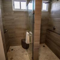 Сьюит (Premium Master Suite beachfront -2 queen and 1 king beds) отеля The Paramar, Пуэрто-Вальярта