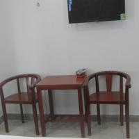 Четырехместный (Четырехместный номер Делюкс) отеля Khách Sạn Bảy Tâm - Khách Sạn Gần Dinh Thầy Thím, Лаги