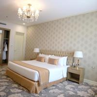 Двухместный (Клубный номер с кроватью размера «king-size») отеля Rizal Park Hotel, Манила