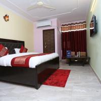 Трехместный (Классический трехместный номер) отеля OYO 11504 N D Star Residency, Нью-Дели