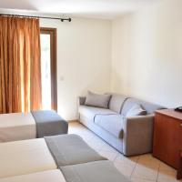 Семейный (Семейный номер с видом на сад) курортного отеля Naxos Resort Beach Hotel, Наксос