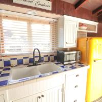 Номер (Коттедж с 1 спальней в загородном стиле) отеля Redwood Hollow Cottages, Сан-Диего