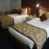 Двухместный (Superior Room with breakfast - 15% discount on food and beverage, Laundry and free late checkout upto 3 hours ( on availability)) отеля Hotel Kohinoor Continental, Мумбай