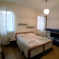 Четырехместный (Economy Quadruple Room - Depandance) отеля Hotel De Amicis, Риччоне