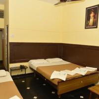 Семейный (Улучшенный семейный номер) отеля SwathiSri Residency, Тируваннамалай