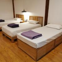 Трехместный (Трехместный номер Делюкс (Без окна)) отеля Beijing Downtown Backpackers Accommodation, Пекин