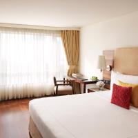 Сьюит (Premium Room City View King Bed - Inclusive of Bombay Chai - 15% off on Trattoria food and soft beverage (Offer till Sep 30,2021), 20% off on Fleet Assured Services) отеля Vivanta by Taj President, Мумбай