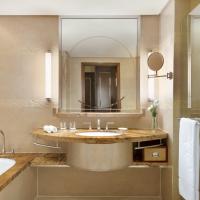 Двухместный (Двухместный номер Делюкс с 2 отдельными кроватями и видом на реку) отеля Shangri-La Hotel Ningbo, Нинбо