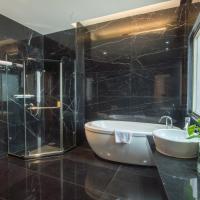 Двухместный (Люкс "Bulgari") отеля Merlynn Park Hotel, Джакарта