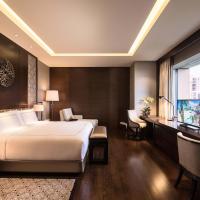 Трехместный (Fairmont Gold Deluxe King SK) отеля Fairmont Jakarta, Джакарта