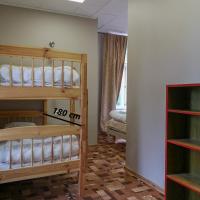 Семейный (Семейный номер с общей ванной комнатой) хостела Villa Kadriorg Hostel, Таллин