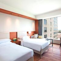 Двухместный (Twin Room with Pool View ith 15% discount on Food and Soft Beverage,Early check-in and late check-out subjected to availability) отеля Hyatt Amritsar, Амритсар