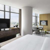 Двухместный (Номер «Премьер» с кроватью размера «king-size») отеля Four Seasons Hotel Bengaluru at Embassy ONE, Бангалор