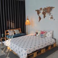 Семейный (Семейный номер с балконом) семейного отеля Amazing stay- homestay, city view, near center Hanoi, NK Cau Giay, Ханой