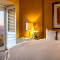 Двухместный (Роскошный номер с 1 кроватью размера «king-size» и видом на Голливудcкий холм) отеля Hotel Sofitel Los Angeles at Beverly Hills, Лос-Анджелес