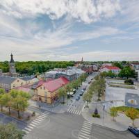 Семейный (Семейный люкс (для 2 взрослых и 2 детей) с балконом и видом на город) отеля Pärnu Hotel, Пярну