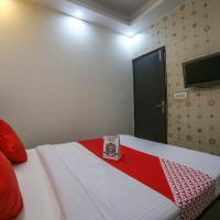 Двухместный (Небольшой двухместный номер с 1 кроватью) отеля Vaccinated Staff- OYO 19875 Hotel West Delhi Inn, Нью-Дели