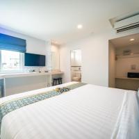 Двухместный (Улучшенный двухместный номер с 1 кроватью) отеля Peranakan Boutique Hotel, Пхукет