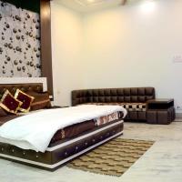 Семейный (Стандартный семейный номер) семейного отеля Taj Shiro Home Stay, Агра