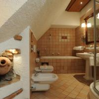 Двухместный (Романтический двухместный номер с 1 кроватью - Мансарда) отеля Romantik Hotel U Raka, Прага