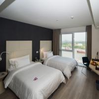 Двухместный (Двухместный номер "Премьер" с 1 кроватью или 2 отдельными кроватями и видом на реку) отеля Liberty Central Saigon Riverside Hotel, Хошимин