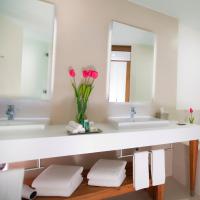 Двухместный (Номер с кроватью размера "king-size" и видом на сад) курортного отеля Hilton Puerto Vallarta Resort - Все включено, Пуэрто-Вальярта