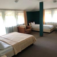 Трехместный (Трехместный номер, вид на сад) отеля Hotel Baneasa Parc, Бухарест