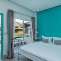 Сьюит (Suite Room With Balcony & Pool View - Free One Way Pickup) отеля Glow Inn Siem Reap, Сием Рип