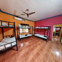 Номер (Кровать в общем номере для мужчин и женщин с 10 кроватями) хостела HosteLIT Gokarna - Backpacker Hostels, Гокарна