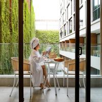 Двухместный (Premier Deluxe Double Room - Free Mini Bar Included) отеля New Orient Hotel Da Nang, Дананг