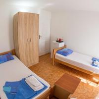 Трехместный (Трехместный номер с собственной ванной комнатой вне номера) гостевого дома Guest House Lotos, Бечичи