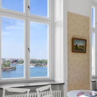 Двухместный (Economy Double or Twin Room with Sea View - Shared Bathroom) отеля Ersta Konferens & Hotell, Стокгольм