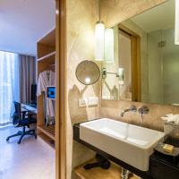 Сьюит (Loft Suite Pool View King Bed) отеля Vivanta By Taj - Whitefield, Бангалор