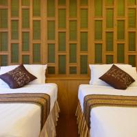 Двухместный (Двухместный номер «Гранд» Делюкс с 2 отдельными кроватями) отеля Golden House, Бангкок