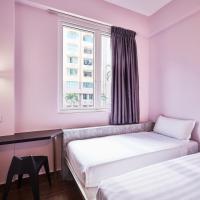 Двухместный (Deluxe Room with 1 Double and 2 Single Beds) отеля Fragrance Hotel - Pearl, Сингапур (город)