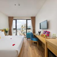 Двухместный (Номер Делюкс с кроватью размера «king-size») отеля Cordial Hotel, Дананг