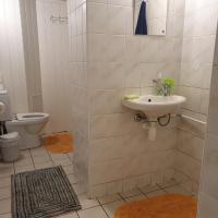 Трехместный (Трехместный номер) хостела Freedom65 Hostel and Caravan, Таллин