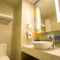 Двухместный (Стандартный двухместный номер с 2 отдельными кроватями) отеля Holiday Inn Express Zhangjiakou Park View, Чжанцзякоу